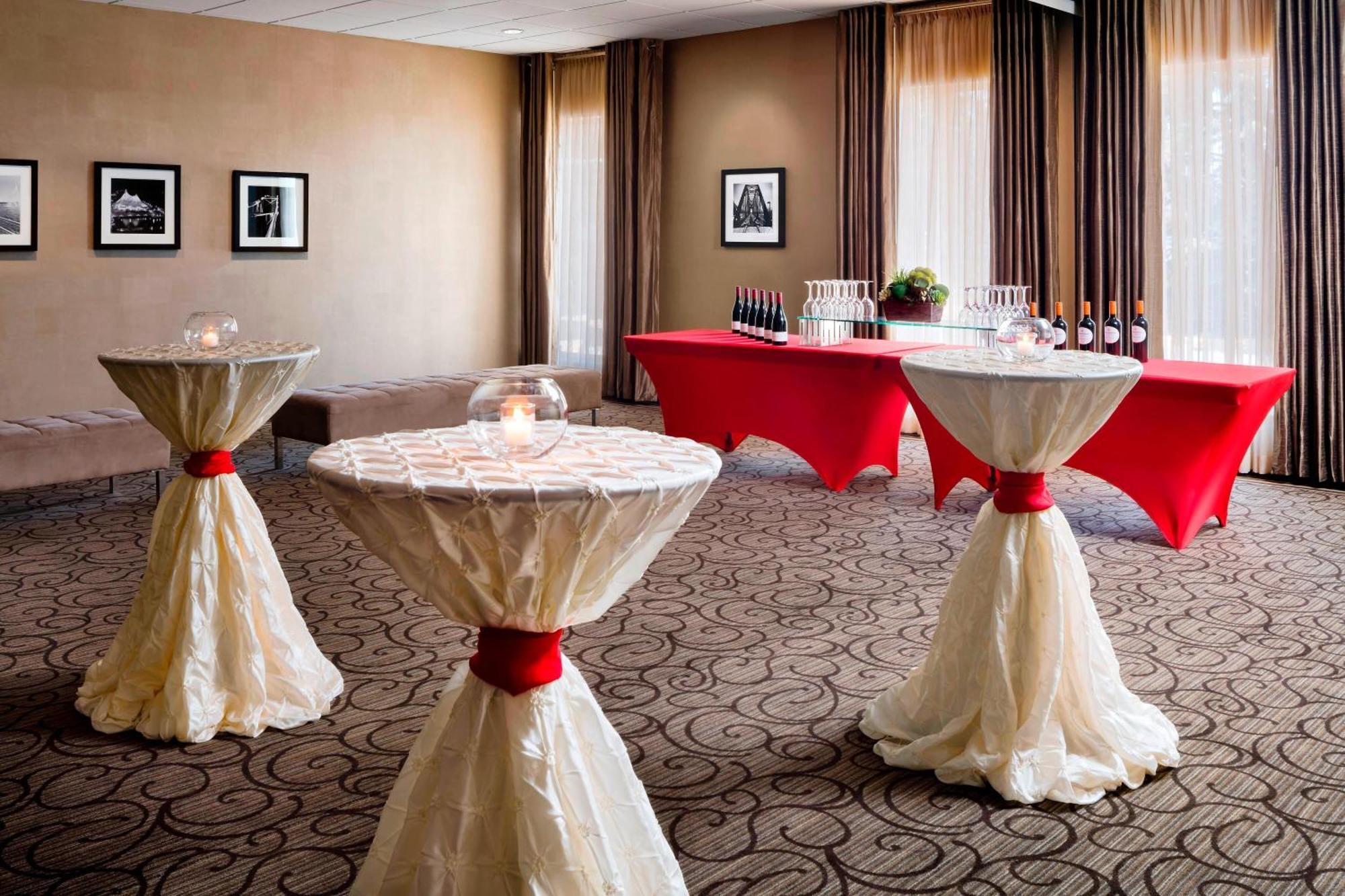 Delta Hotels By Marriott Sault Ste. Marie Waterfront Bagian luar foto