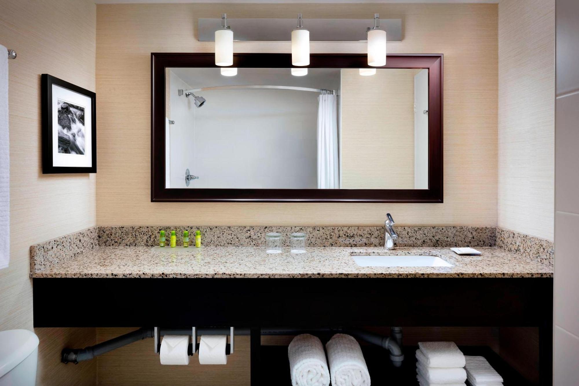Delta Hotels By Marriott Sault Ste. Marie Waterfront Bagian luar foto